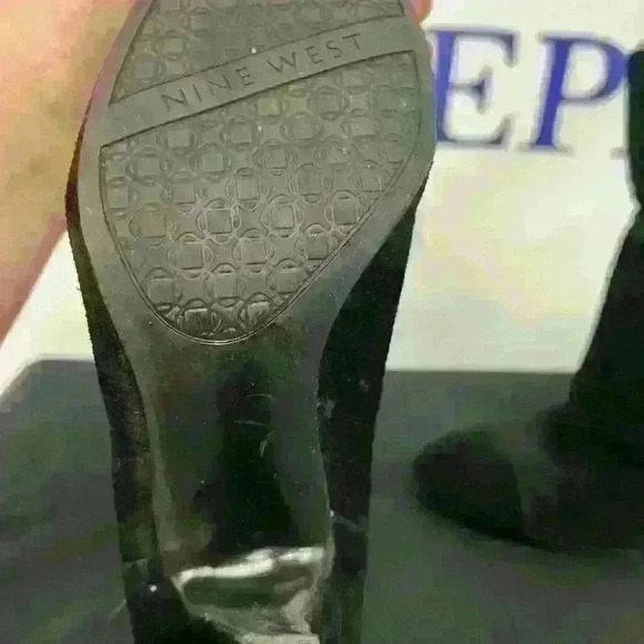 Nine West women’s bootie heels, size 8 medium - Picture 6 of 8